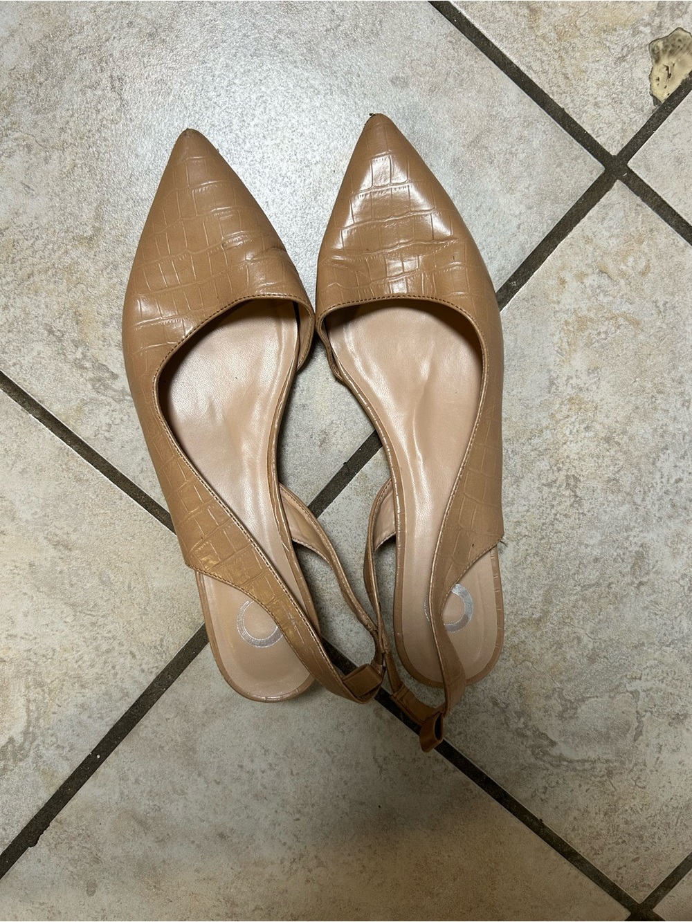 Journee Collection Pointed Slingback Flats in Tan Croc